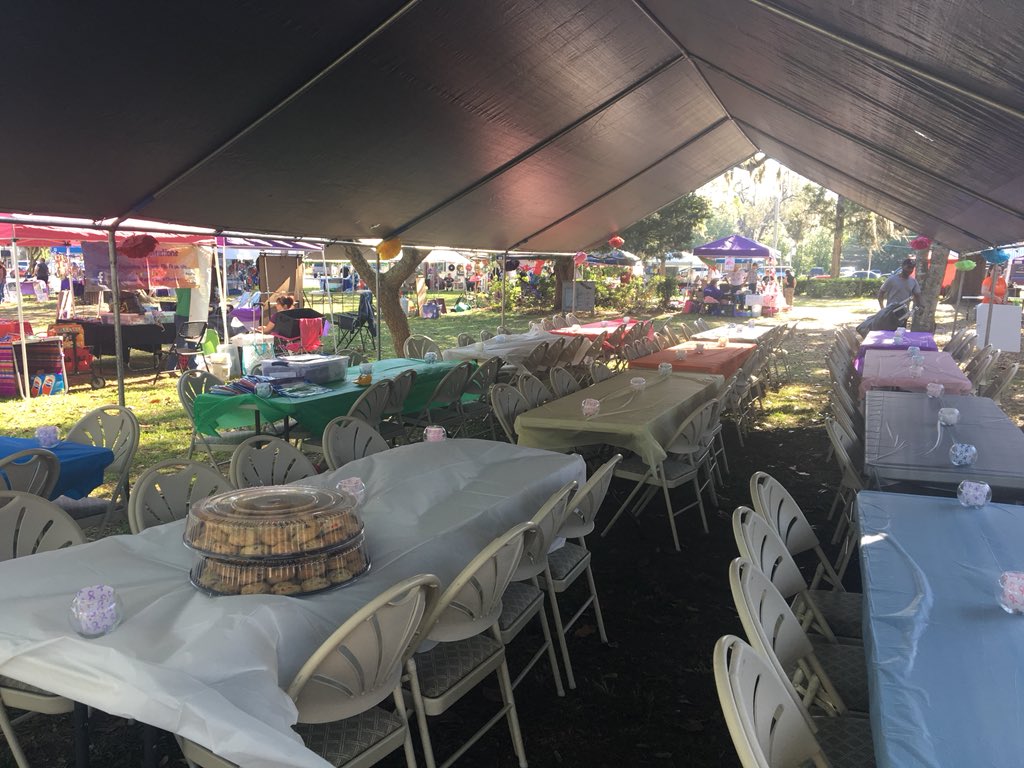 1996noles's tweet photo. Raiders helping set up survivor tent at Relay For Life. Giving back to the community- the Raider Way. #createdbyculture https://t.co/lCUuLZzhO1