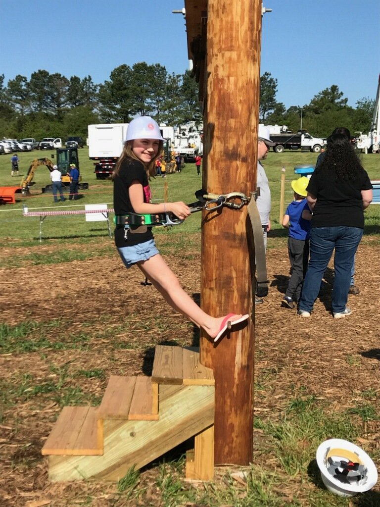 ElectriCitiesNC's tweet image. #futurelineworkers in the @PowerSecureInc Fun Zone at the #PublicPower #LineworkersRodeo