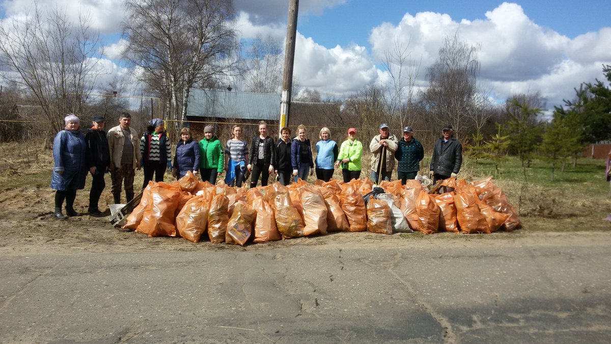 Сегодня в рамках Всероссийского субботника"Зеленая весна" силами сотрудников администраций района и поселений,депутатов районного совета и местных,членов партии "Единая Россия" и неравнодушных граждан Вичугского района от мусора были очищены: >