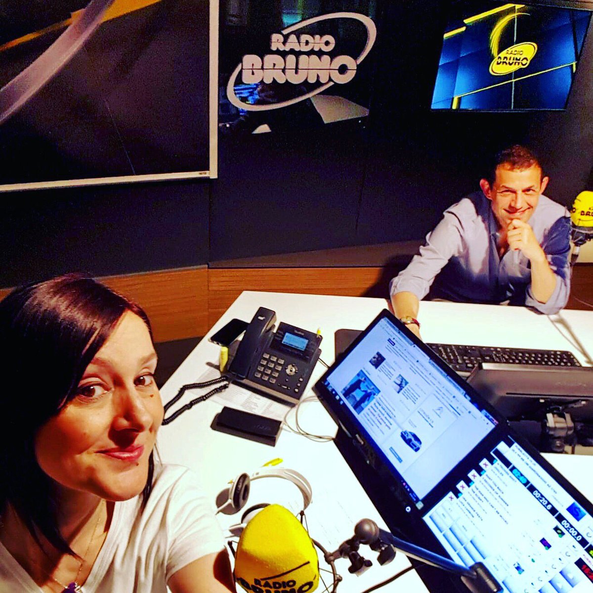 RADIOBRUNO1's tweet photo. #happyhourweekend fino alle 18 con @FabianaContin @UggeriRoberto e in regia @andreavioli https://t.co/Im7aqK5gbM