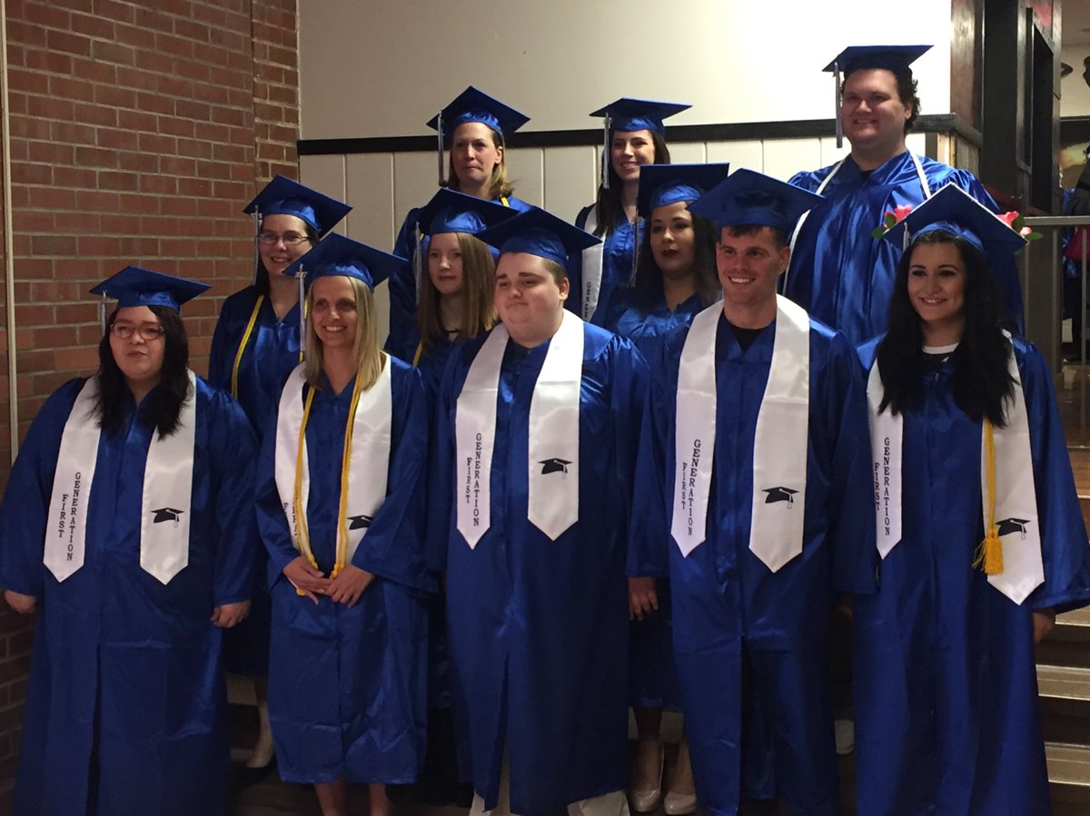 OhioBizCollege's tweet image. Our first generation graduates. 🎓 Starting a legacy. #OBCGrad18 #OBCSandusky #FirstGenerationGraduate