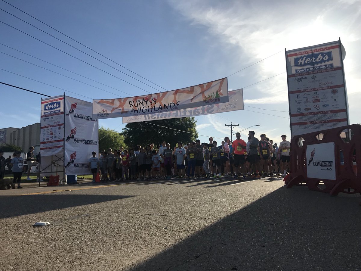 lhjwleague's tweet photo. Let the Race begin! #runthehighlands @lhjwleague https://t.co/Uo29K3SxGz