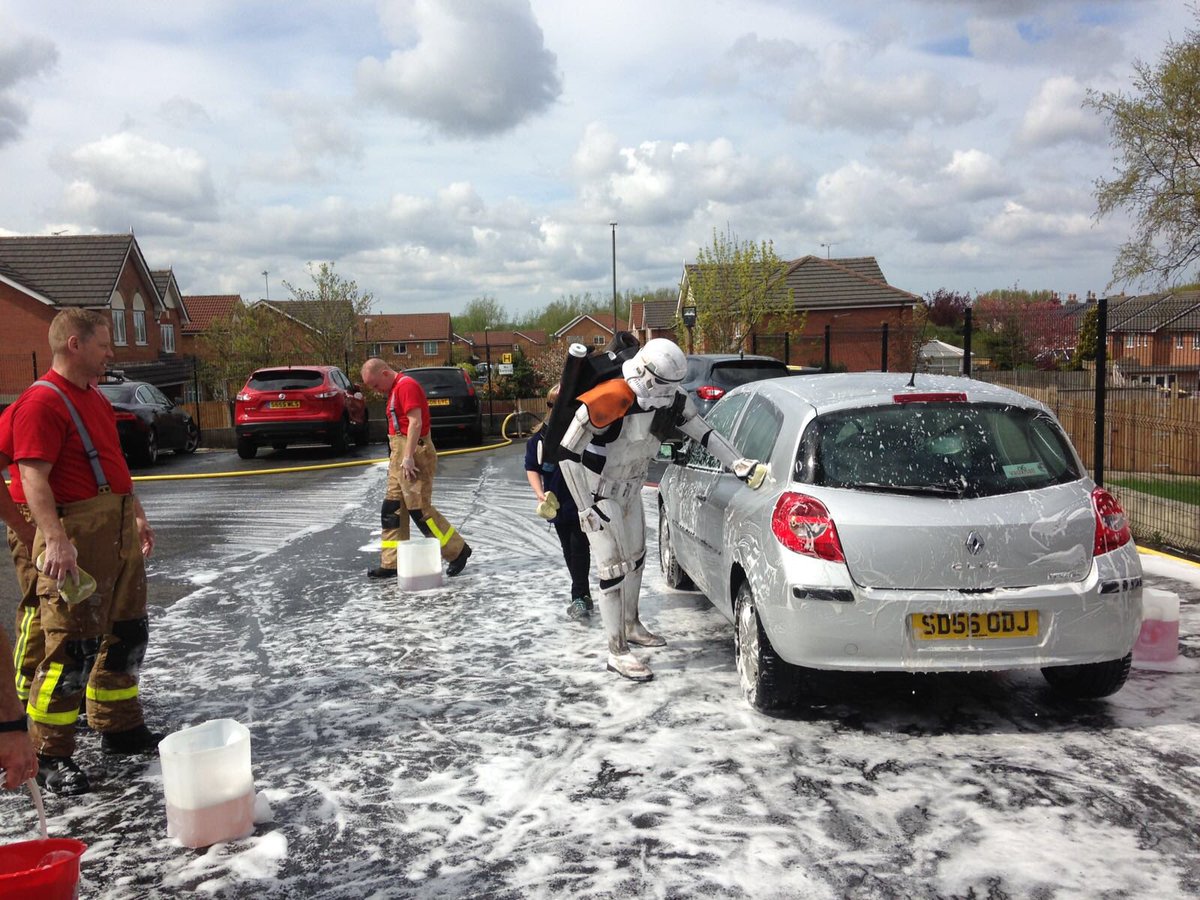 skemfire's tweet photo. #StarWarsRebels and #StarWarsResistance fighters put their differences to one side with some help from @SkemPolice for charity car wash @RockFMNews @RadioCity967 @WishFmOfficial @lpoolcouncil @liverpoolec https://t.co/6Jq8KQgAv4