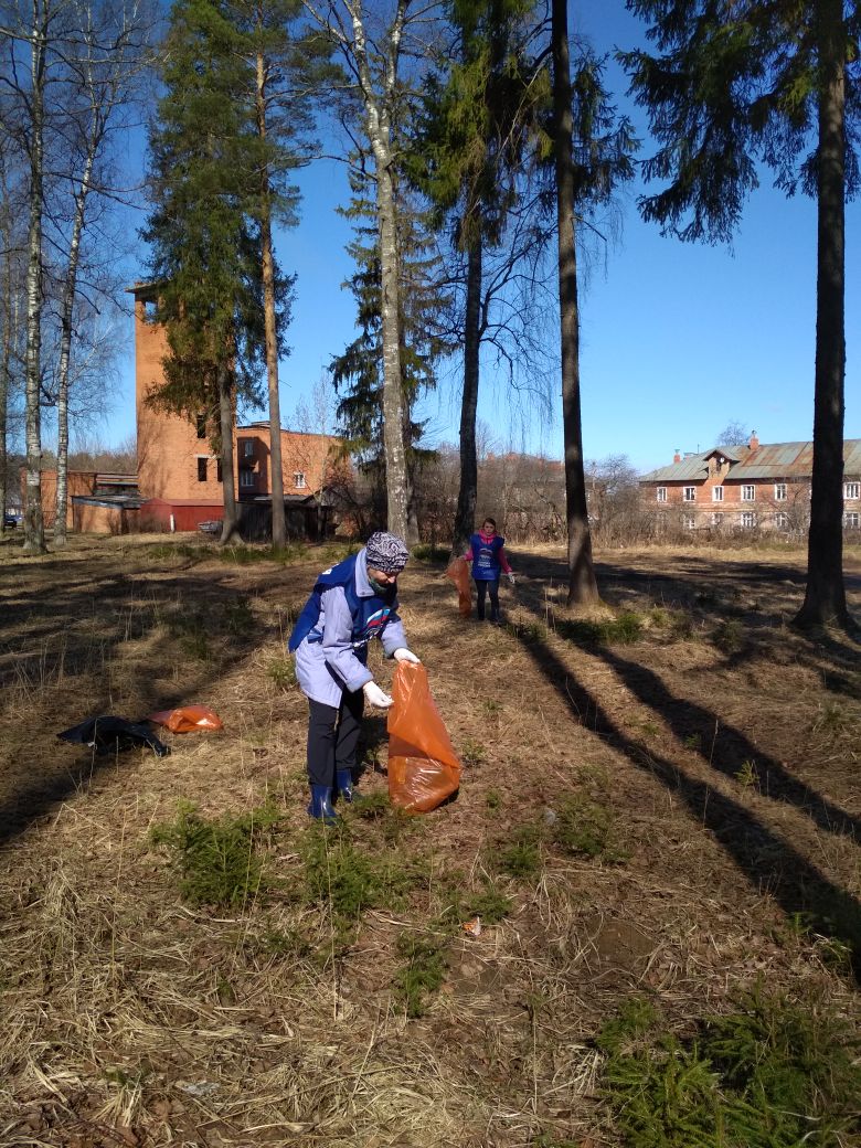 >территории въезда в п.Каменка, сход к р.Сунжа в п.Новописцово,обочины дорог у м.Летяги и другие.Все поработали ударно и сделали территорию нашего родного района чище!