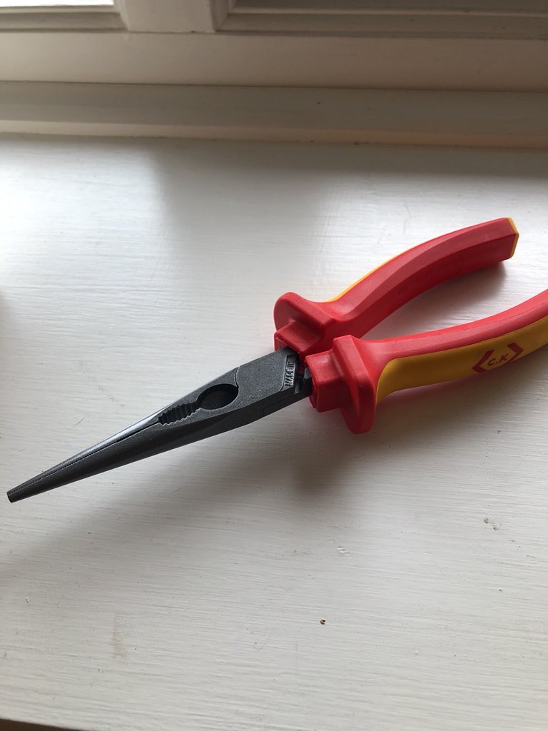 TheBespokeBuild's tweet photo. When those nose hairs that just wont budge... #NewTool #NotASparky https://t.co/DYmIK7rj5I