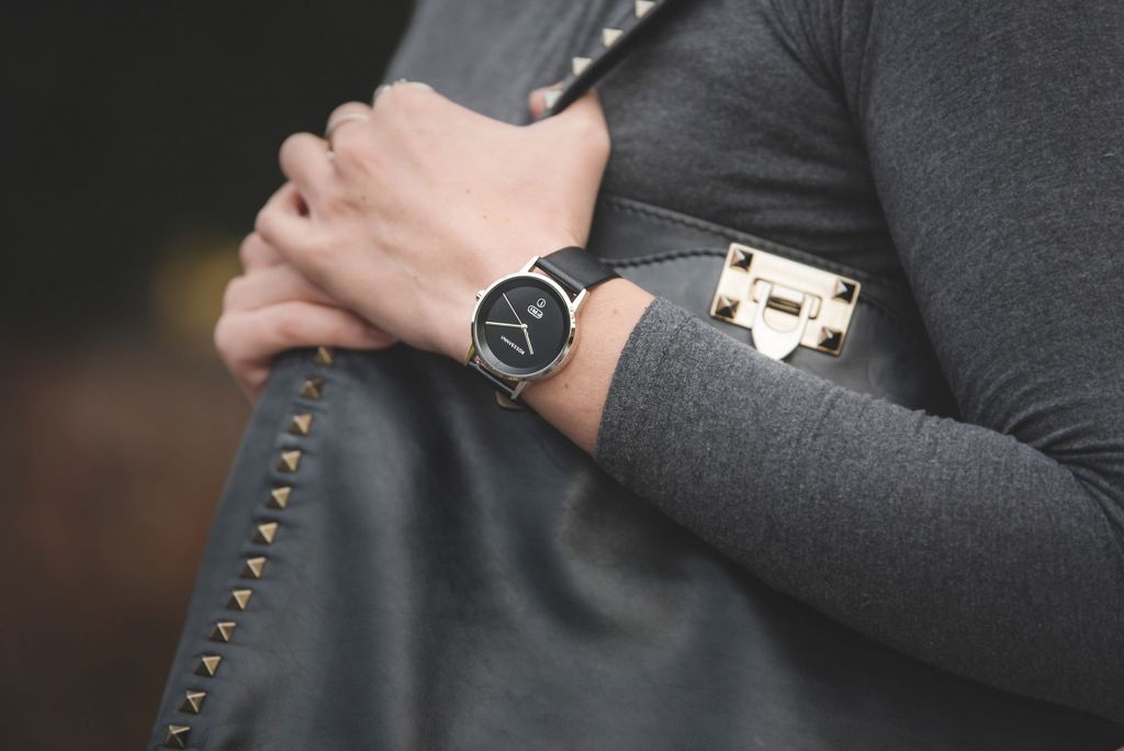 Rossbanna's tweet photo. No matter the day make it magical✨
⠀
Shop our Cornice watches retailing for only £79
#rossbanna #cornicecollection #silverwatch #blackwatch https://t.co/gGtWJPwUF3