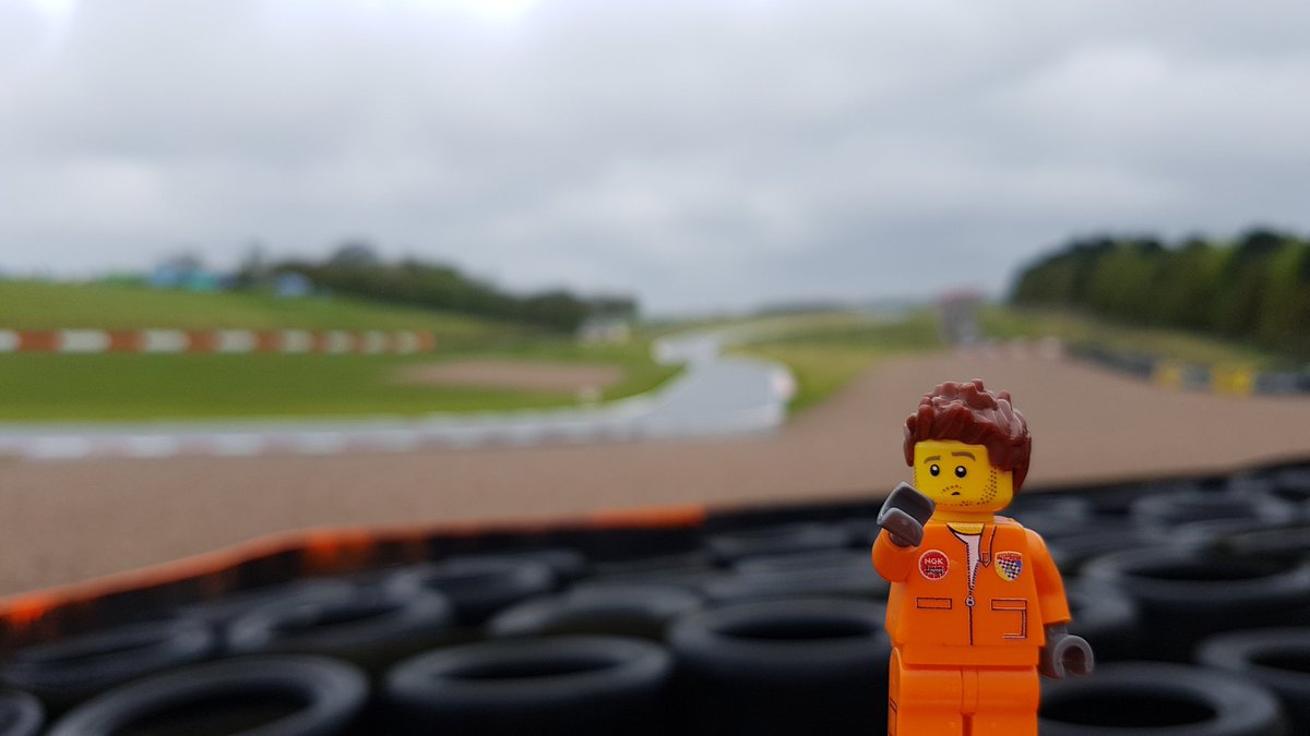 JoeWatts92's tweet photo. Hmm is this rain I feel. Could be interesting @DunlopBTCC @UKClioCup @DoningtonParkUK @BMMC_UK @BMMC_EM #IDoitinOrange #OrangeArmy #ThanksMarshal #LegoMarshal #DPCommsBox https://t.co/fEOaPZVJLr