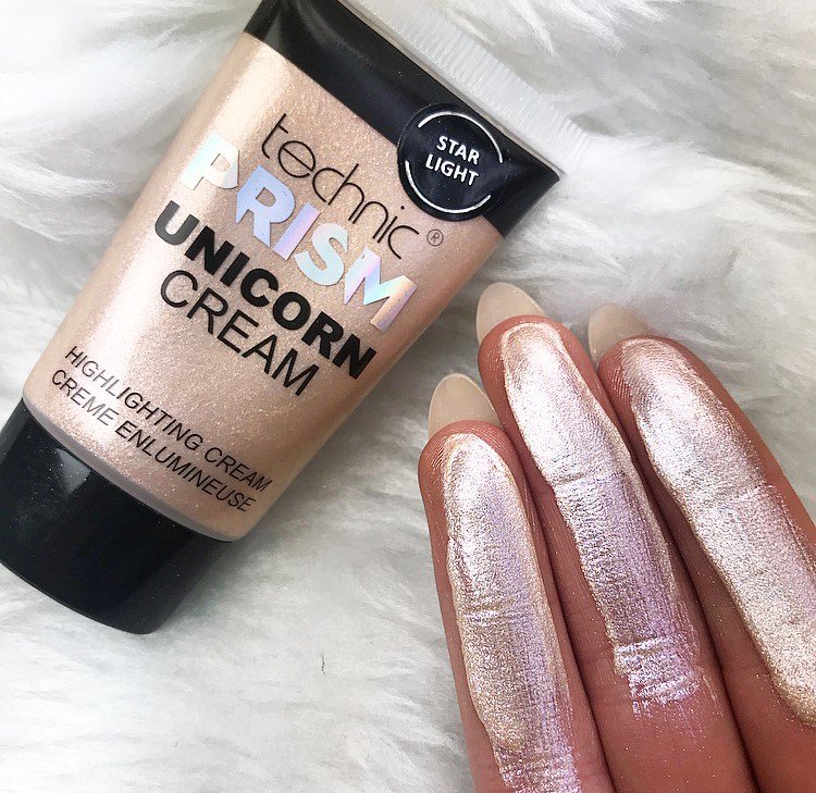 techniccosmetic's tweet photo. #FestivalSeason is here! And our Unicorn Creams are the perfect addition to your festival makeup looks! #BodyHighlighter #PrismBae ✨🌈 https://t.co/0fM5Y3AcOj