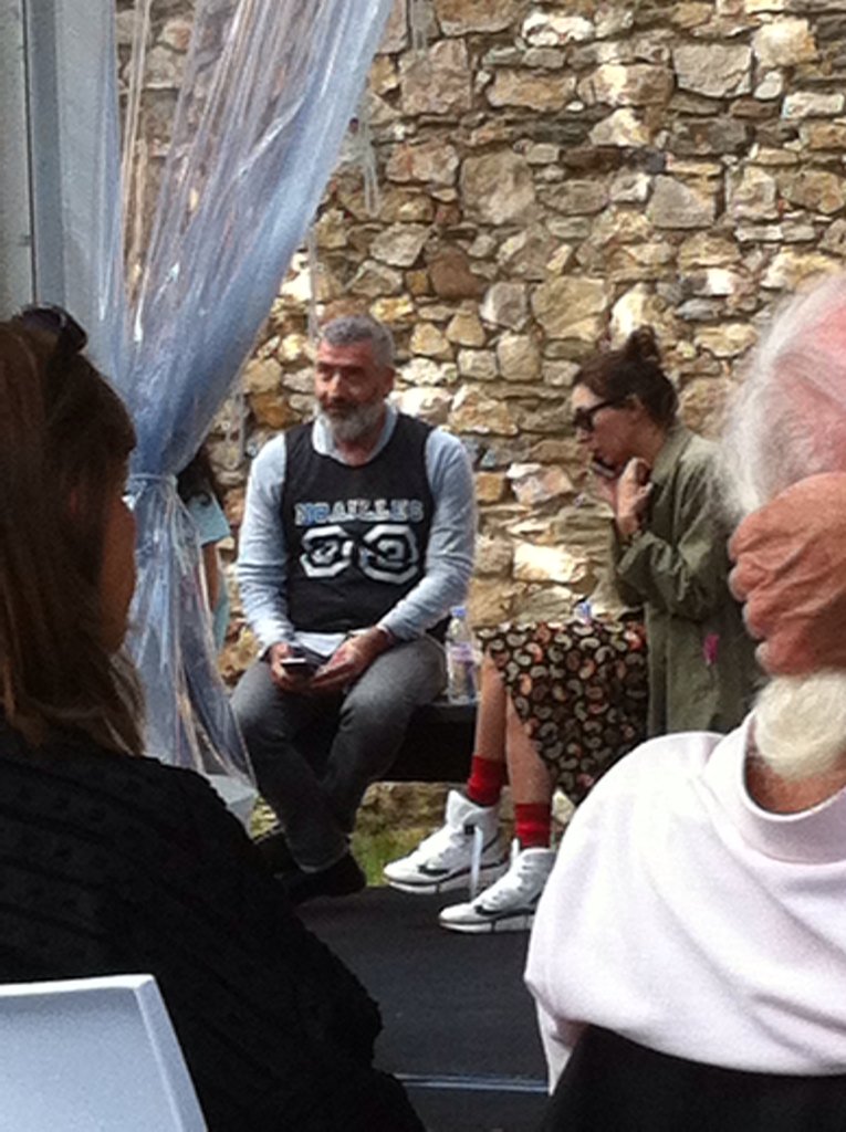 Poursepanouir's tweet photo. #hyeres33 T-shirt Hyères33 porté par Jp Blanc :) https://t.co/Ohnl48ULor