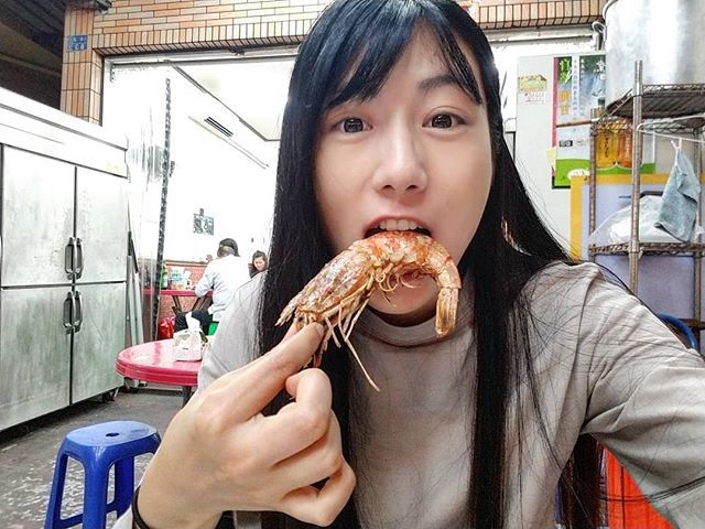 T_Sparis's tweet photo. 🍤🍤🍤 Miiiiam Un vrai régal les marchés de nuit de Taïwan 😍 .
.
.
.
.
.
.
.
.
.
.
.
.
.
.
.
#marchedenuit #nightmarket #taipei #taiwan #vlog #vlogfr #voyage #blogvoyage #youtubeur #youtubeuse #couple #thomasstephanieparis #thomasstephanie #travel #pho… https://t.co/hJHKU5nuRo https://t.co/9CiI3xIehd