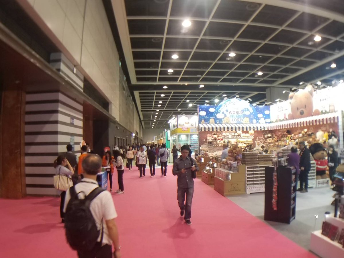 I will be using this twitter account to showcase new products i find interesting for sales on social media.  Will be doing more machine learning big data analytics to determine best items.  Will be walking the major fairs @mattchow88 twitter account.