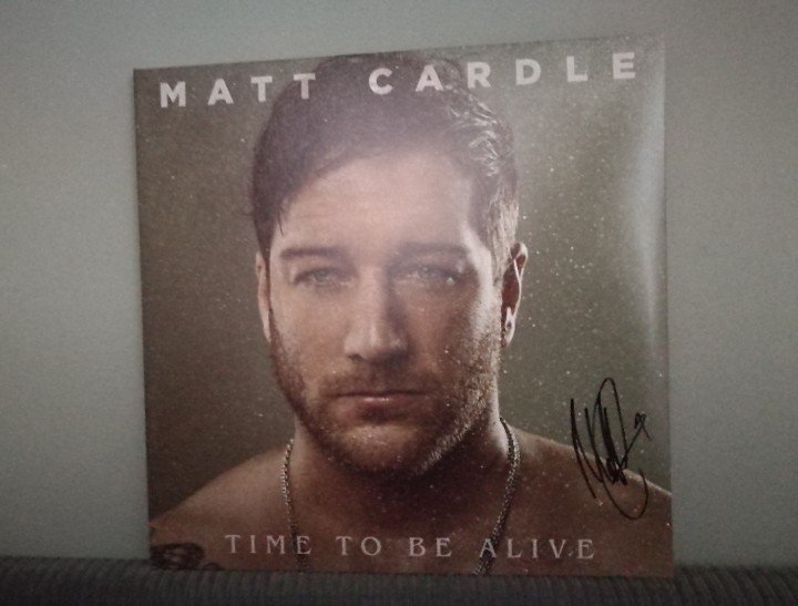 chosenturbo's tweet photo. @MattCardle #TimeToBeAlive matching the décor but not blending into the background #dancepartyforone 🎶💃🎶 https://t.co/I5DhRGIYw2