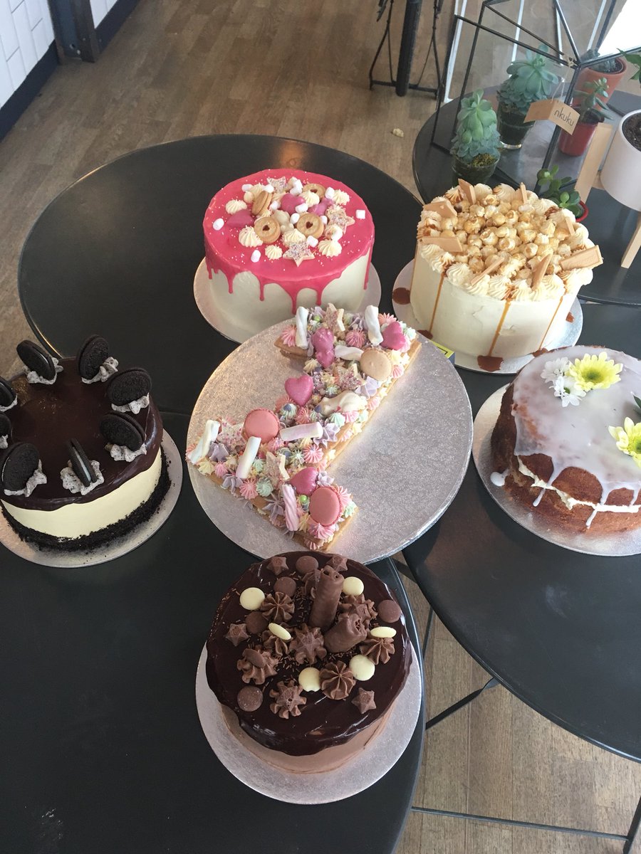 tspcake's tweet image. Busy orders day, this is only half of them! 🙈

#tspcake #bakedtoorder #celebrationcake #birthdaycake #dripcake #cakesforcoffeeshops #wholesale