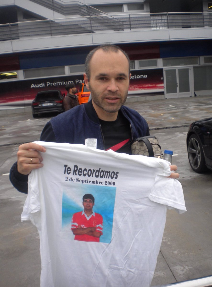 aesalvaribas's tweet photo. Gracias por Todo @andresiniesta8 #IniestaPerSempre https://t.co/tL1LDShD3y