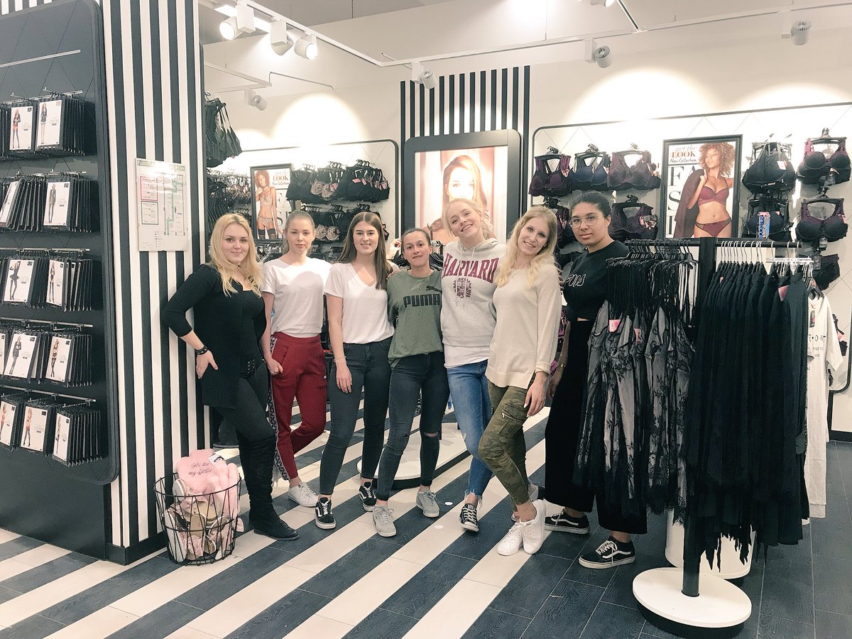 Wir wünschen dem Team 4455 aus Weil am Rhein einen tollen Start und viel Erfolg! Wir hatten viel Spaß mit euch ❤️ Have a Great Day!  #newopening #hunkemoeller #hkmfun @NaomiPartsch <a href="/barthri/">Rita Barth</a> <a href="/PetraDierck/">Petra Dierck</a>
