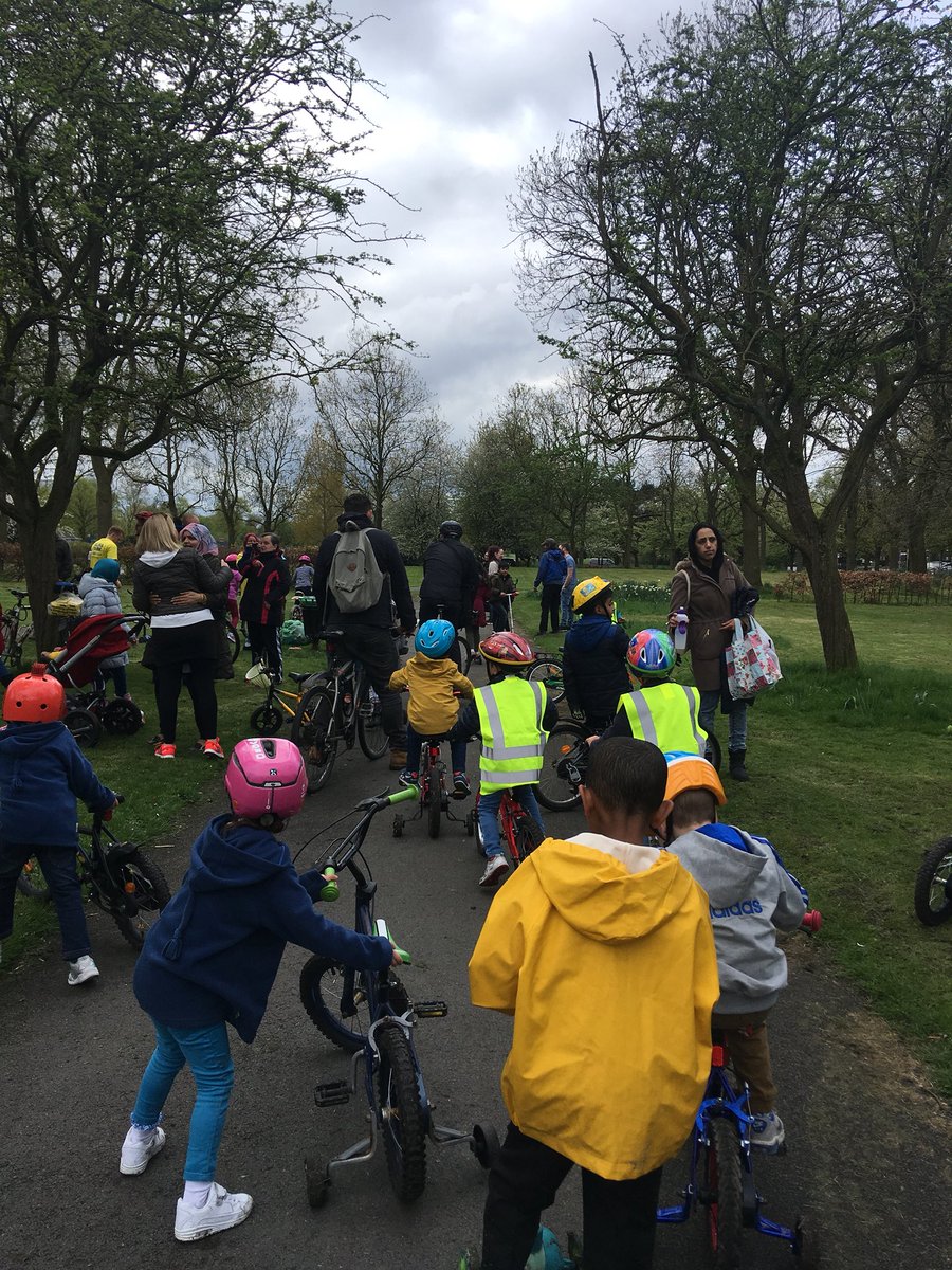 owlandcoconut's tweet photo. @AlmaParkPTA great sponsored bike ride at Cringle Park this morning! Raising funds to improve the kids outside areas for learning and fun! 💚 #LevyLife @lovelevenshulme #mcr #communityspirit https://t.co/9pwiOxvmZN