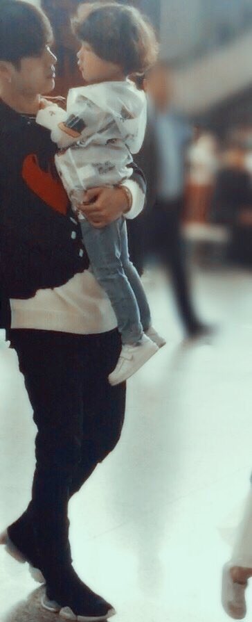 mookrada1's tweet photo. #jark [Between] How to be a dad (Full แล้วเด้อ)

https://t.co/xr9CacsBSu …

คนที่จุดไอเดีย 'พ่อคน' ก็คือแจ็คสันนั่นแหละ

#ficjark #betweenjark  

เห็นพิแจ็คกับเด็กน้อยเลยเอาซะหน่อย ฮื้ออออออ อยากได้คนเน้! https://t.co/gqwQpB49PW