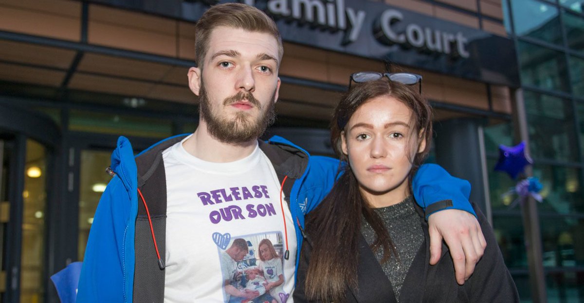 Emilydo86739883's tweet photo. Not all hero's wear capes this very brave, dignified, courageous, amazing couple have proved this! They fought so hard never left a stone unturned for their beautiful son #AlfieEvans you so be incredible proud of yourself you did your son proud @Alfiesarmy16 #alfiesarmy 💜💙💜💙 https://t.co/NMQi7RMYHD