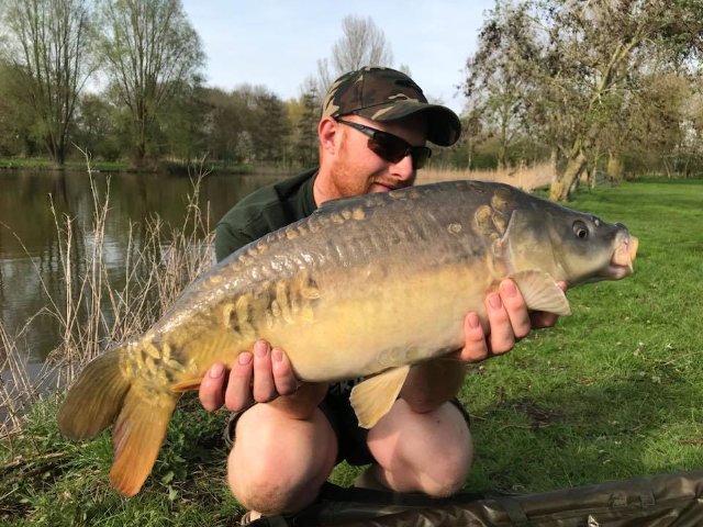 BigFishBaits's tweet photo. The first 4 of 11 for Team Member Matt Witte @WitteWitdog who fished on a social at hinderclay with fellow Team Members Garrie Lee Fowler, Dave Wolstenholme and Stuart Petty. Matt fished our NEW #TestBait Snowman style with a 12mm #MilkOne topper with added #SalmonOil https://t.co/mNl7SZIv9J