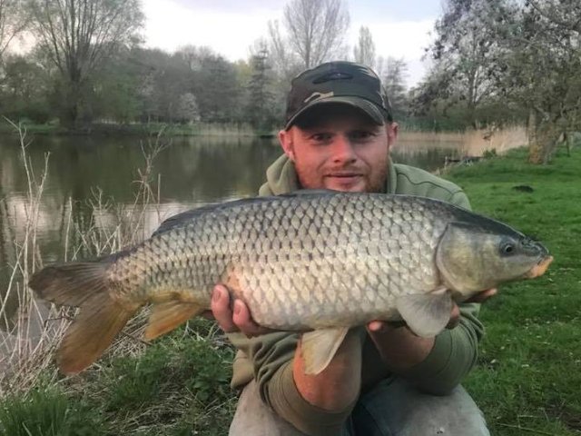 BigFishBaits's tweet photo. The first 4 of 11 for Team Member Matt Witte @WitteWitdog who fished on a social at hinderclay with fellow Team Members Garrie Lee Fowler, Dave Wolstenholme and Stuart Petty. Matt fished our NEW #TestBait Snowman style with a 12mm #MilkOne topper with added #SalmonOil https://t.co/mNl7SZIv9J