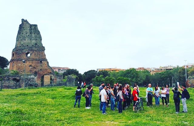 RomaSlowTour's tweet photo. Invasione in corso a #VillaGordiani #InvadiVillaGordiani
#invasionidigitali #invasionidigitali2018 #RomaSlowTour #RomaVerso @invasionidigitali @roma_verso https://t.co/djinzRqnpx