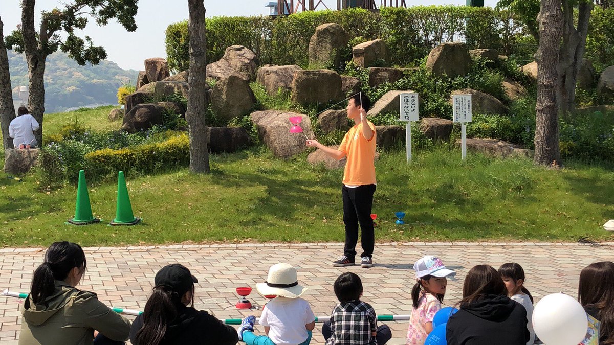 北九大ジャグリングサークル Croissant こんにちは 今日からgwが始まりましたね みなさんは いかがお過ごしでしょうか 私たちは今日 小倉競馬場こどもまつりにお邪魔してパフォーマンスをして来ました 北九大ジャグリングサークル Croissant こんにちは 今日からgwが始まりましたね みなさんは いかがお過ごしでしょうか 私たちは今日 小倉競馬場こどもまつりにお邪魔してパフォーマンスをして来ました