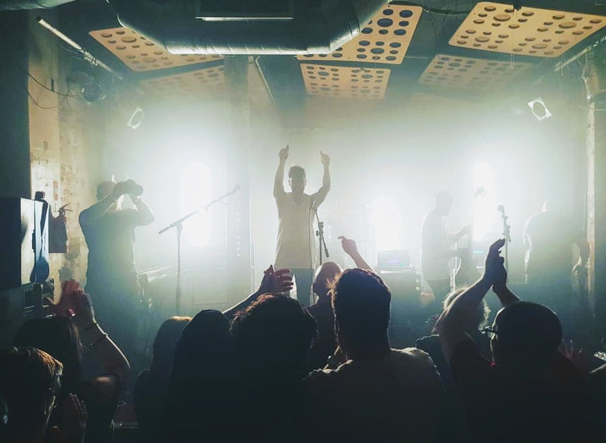 HaloTora's tweet photo. Glasgow!! It's been a morning of thinking how we can even begin to thank everyone in the room last night! Huge Mahoosive hughmungus thank you to everyone who brought their A game last night! An honour to be on that stage! On to Bristol tonight!! Lets be having you!! #ManOfStone https://t.co/Nzexh25m6p