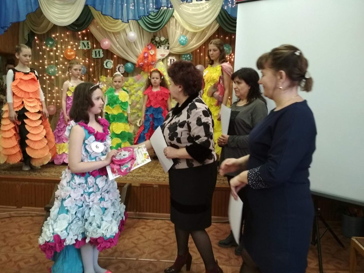 27 апреля в Иванковском СДК  прошел конкурс "Мисс весна- 2018"