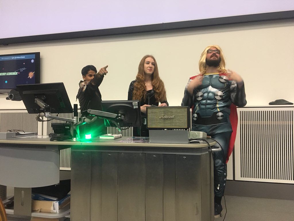 StudentHack's tweet image. Playing google feud as an icebreaker #StudentHack 

Hackathons are .. “free shelter” 😂