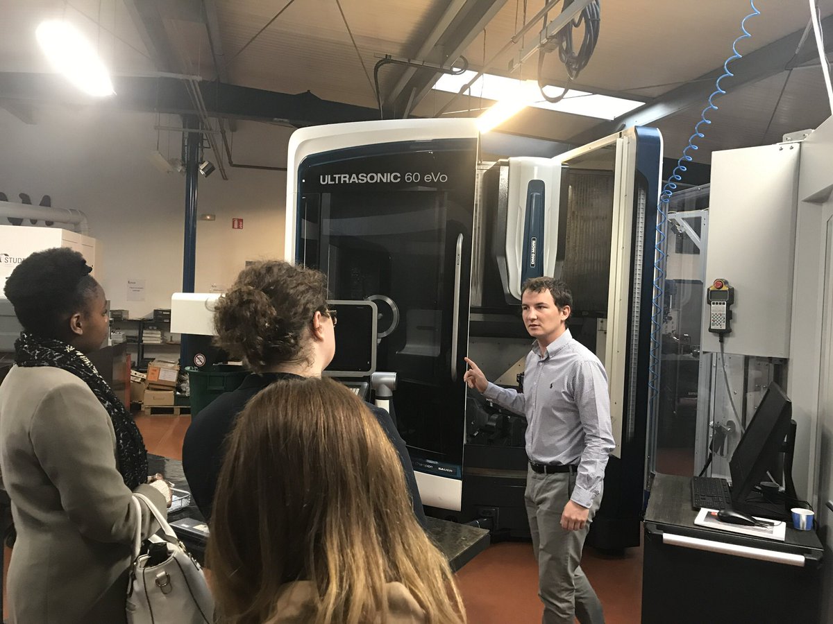 Jeunesenmarche's tweet photo. Visite organisée par les @JeunesMacron87 de l’entreprise i.ceram, spécialiste des implants médicaux en céramique 👩🏽🔬🔬, en présence de @BeaudouinSo #innovation #InterJamLimoges https://t.co/UJ879EY58i