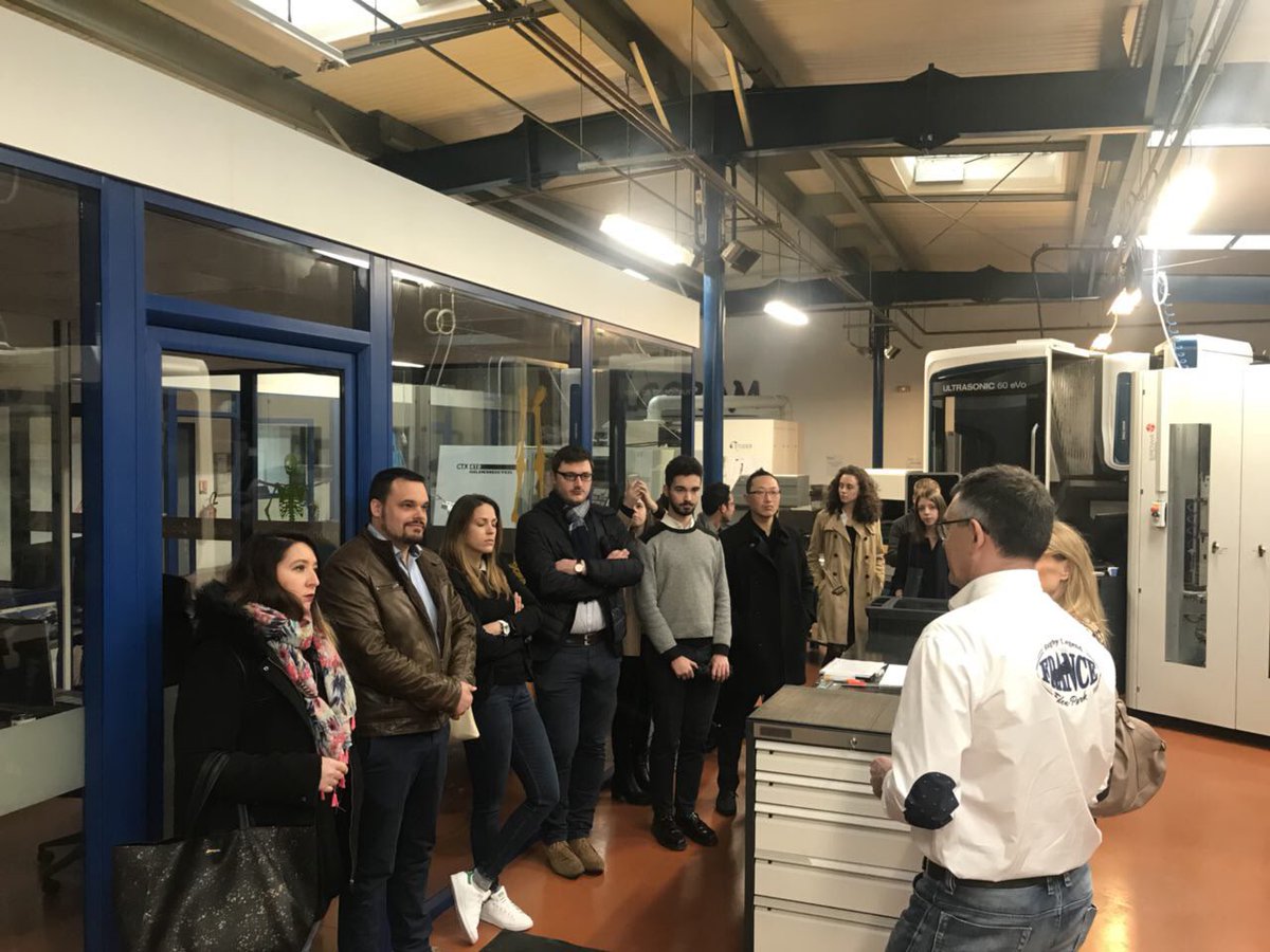 Jeunesenmarche's tweet photo. Visite organisée par les @JeunesMacron87 de l’entreprise i.ceram, spécialiste des implants médicaux en céramique 👩🏽🔬🔬, en présence de @BeaudouinSo #innovation #InterJamLimoges https://t.co/UJ879EY58i