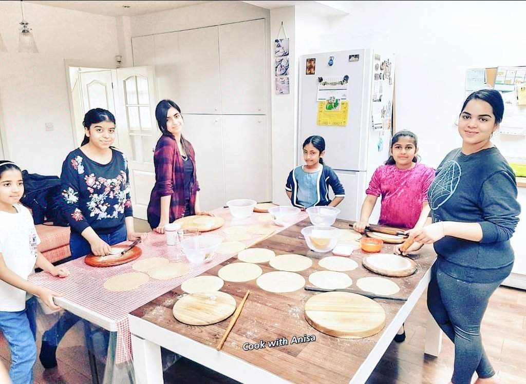 cookwithanisa's tweet photo. My amazing #SaturdayMorning class ❤️
We made Chapati's in Wk1
We made Chicken Karahi in Wk2
Check back to see what delicious goodness we make today 😋 😋
How about some words of encouragement @jamieoliver 😉
#Leicester #SaturdayKitchen #CookwithAnisa https://t.co/5mVSyx6mlA