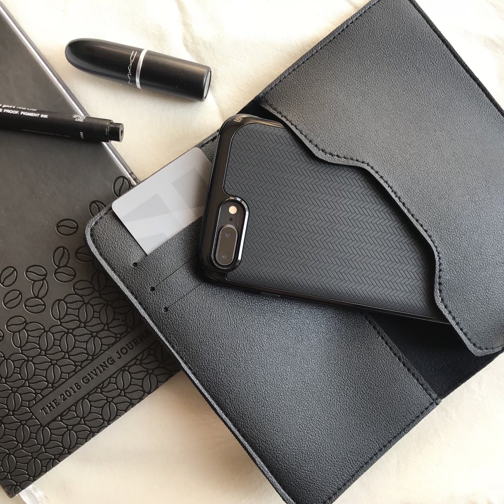 alisonmaeee's tweet image. I’m happy to announce that we are now accepting bulk orders! Just message me for a quote, we also customize! 😌 #onlineshopping #onlinesellerph #passportcover #earphonesholder #phonewallet #sellersph