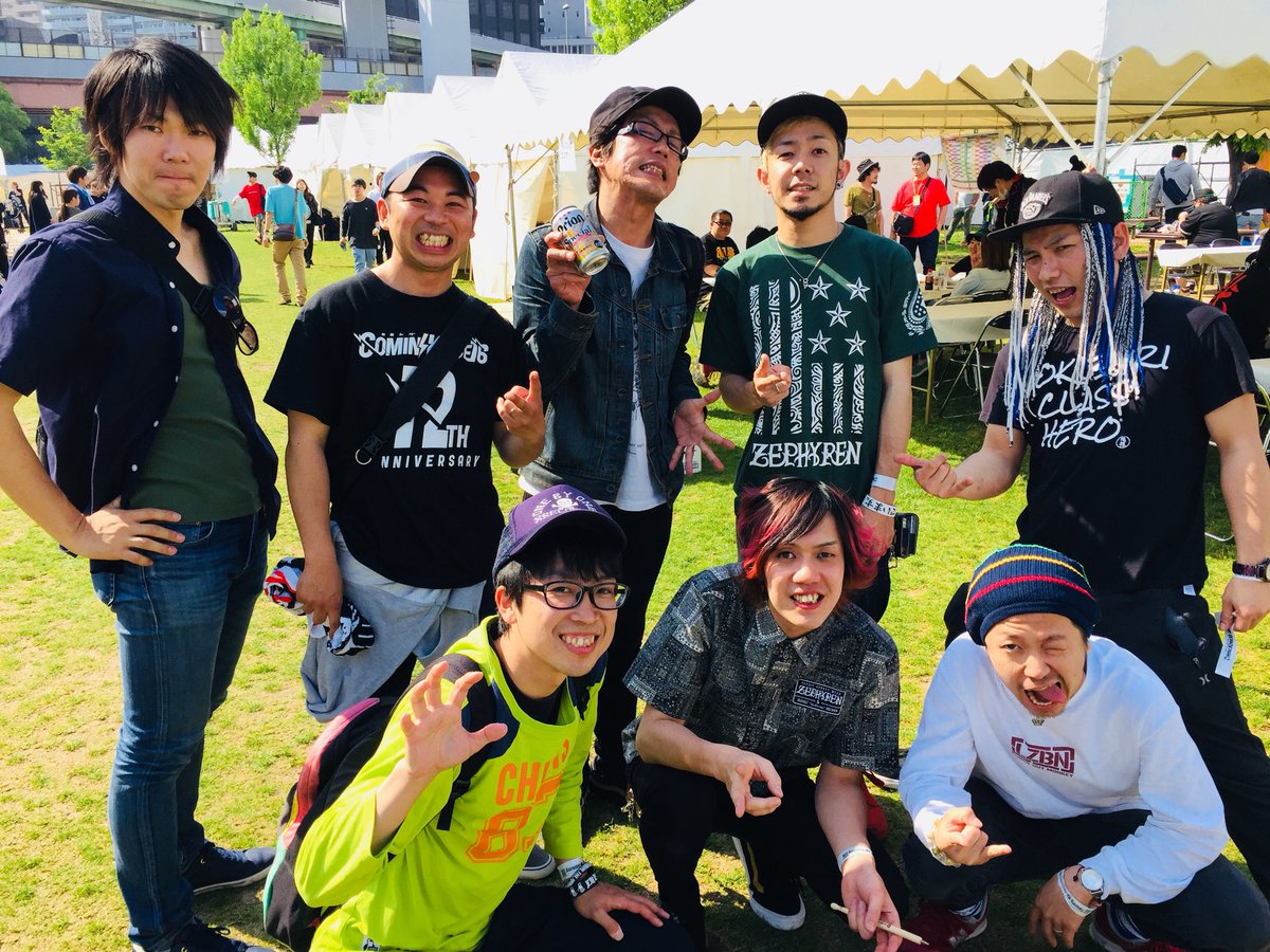 the_boogie_jack's tweet photo. 【カミコベ楽屋事情❹】
THE BOOGIE JACK × KNOCK OUT MONKEY
ノクモンのみなさんとーっ📸
いつかガッツリ対バンしましょうねー🎤
#ブギージャック
#KNOCKOUTMONEY
#ノクモン https://t.co/QrWdu3iRka