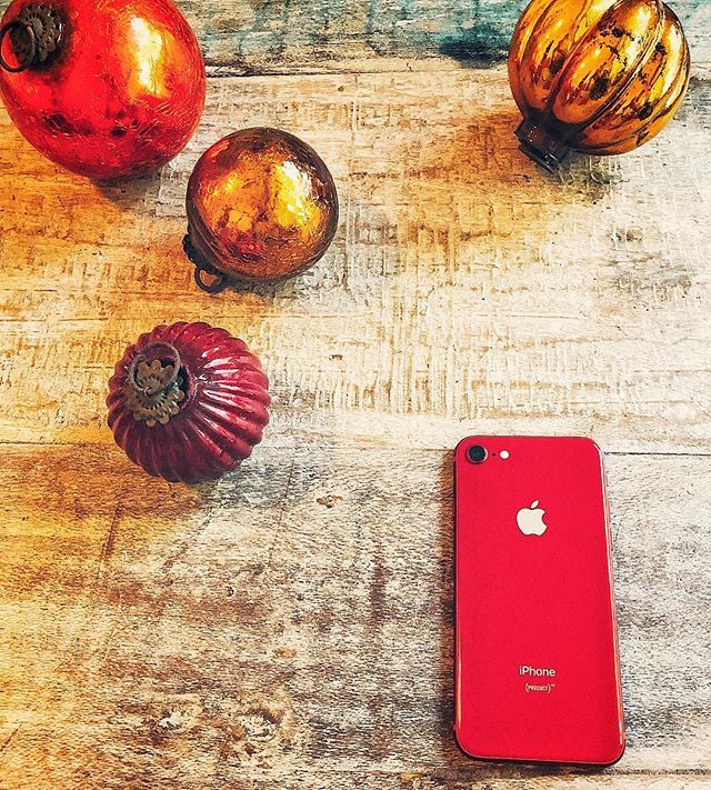 vaibhavtalwar's tweet photo. My new red beauty!! #productred #iphone8 #iphonerededition #rediphone8 #foracause https://t.co/Iyqft5eRme https://t.co/KsLZFeXzM3