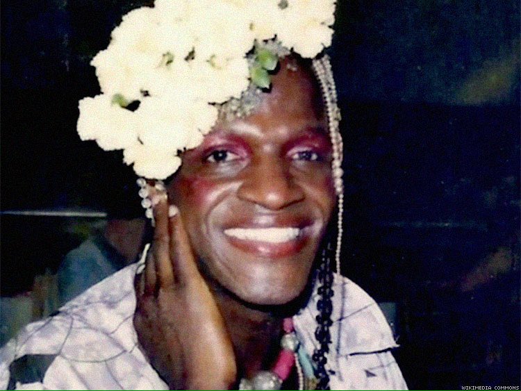 b_pierret's tweet photo. Sur #Netflix: "Marsha P. Johnson, histoire d'une légende". Docu sur une figure du mvmt LGBT, peut-être assassinée. L'histoire du T de LGBT: premières à lutter, premières oubliées.

Ces vies si différentes des nôtres grâce auxquelles nous avons la chance de vivre nos vies. https://t.co/X3YRUHdi2d