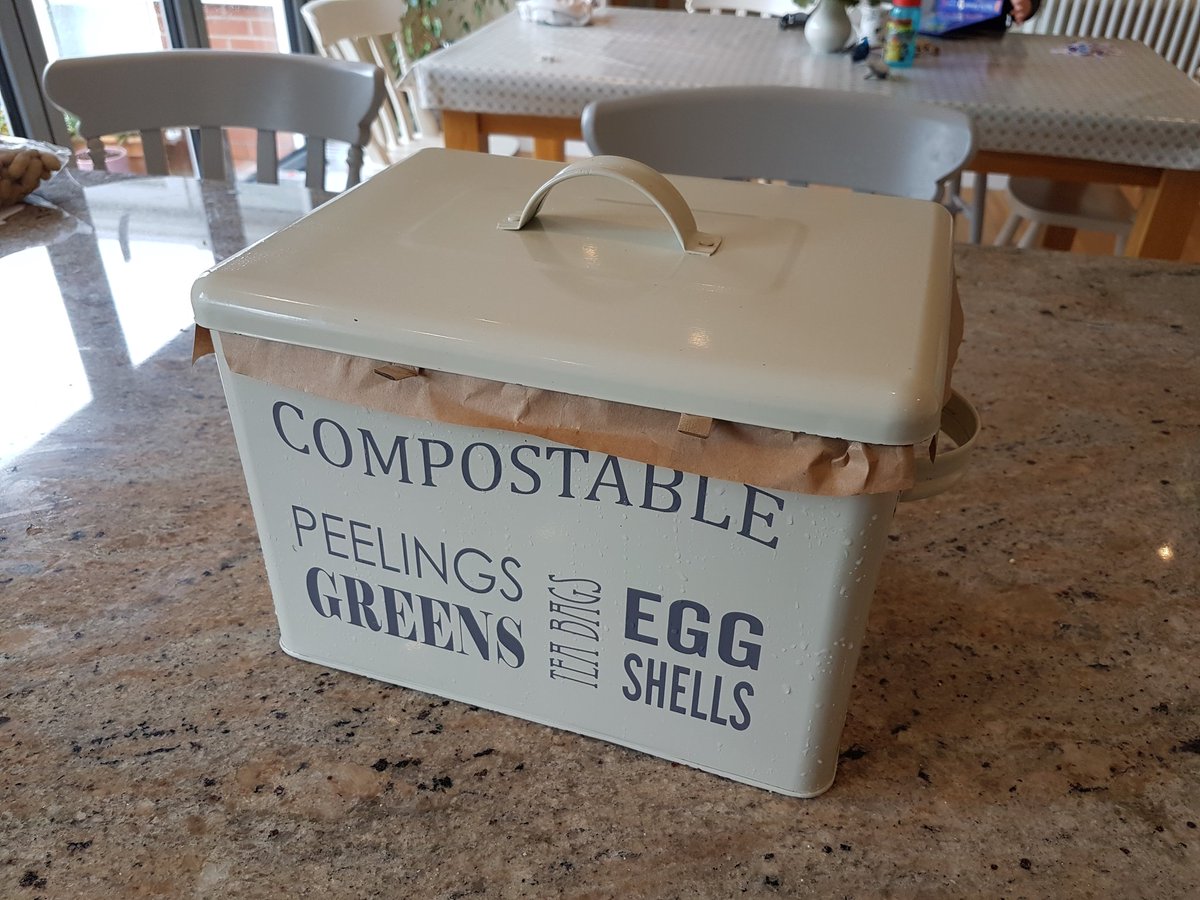 AlexWheldon's tweet image. The little brown paper bags that @Tesco deliver your fruit and veg in make great kitchen compost bin liners! #composting #compostingtips