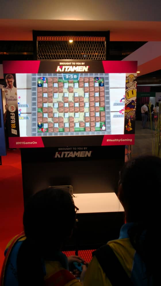 SyahirZol's tweet photo. Oitttt jgn lupa singgah main game kalu berada di #PBAKL2018, pwtc.

Kitamen lepaks di level 4 hehe

Lupa lak nak gtau awai²

#kitamen 
#unitingpassions
#Fifa18
#Bomberman
#MarioKart https://t.co/Fr93GdBIk5