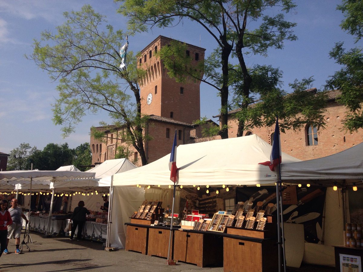VFormigine's tweet photo. #Mercatino francese: baguettes, croissants, vini e formaggi...
Fino al 1 maggio un angolo di #Francia a Formigine https://t.co/cB25mbUXQY