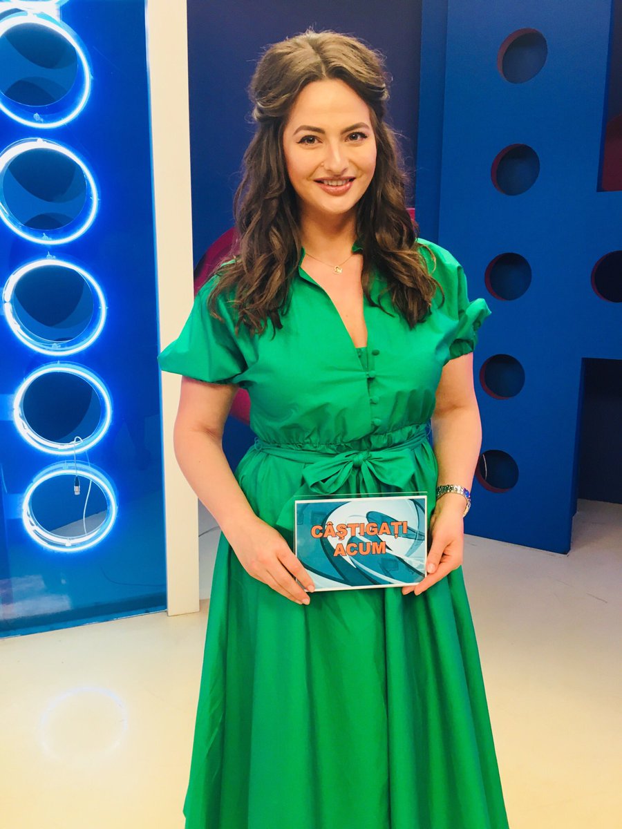 adelalupsemodel's tweet image. Ne vedem de la 14:00 in direct la Etno Tv cu emisiunea Castigati acum. Va aștept. ❤️ @adelalupsemodel  #sun #sunshine #adelalupse #tv #tvshows #life  #motivation #model #host #tvhost #live #show #game #calltv #tvlive #green #makeup #curvy #curvymodel #myshow #games #romania