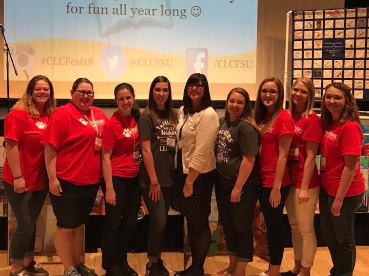 Congratulations <a href="/DrKMcGee/">꧁•⊹٭𝙺𝚛𝚒𝚜 𝙼𝚌𝙶𝚎𝚎٭⊹•꧂ 📚🏖☮️</a> for the advocate award!📚 Thankful I was able to capture the memory for you! Thank you for bringing the love of reading back into my life!