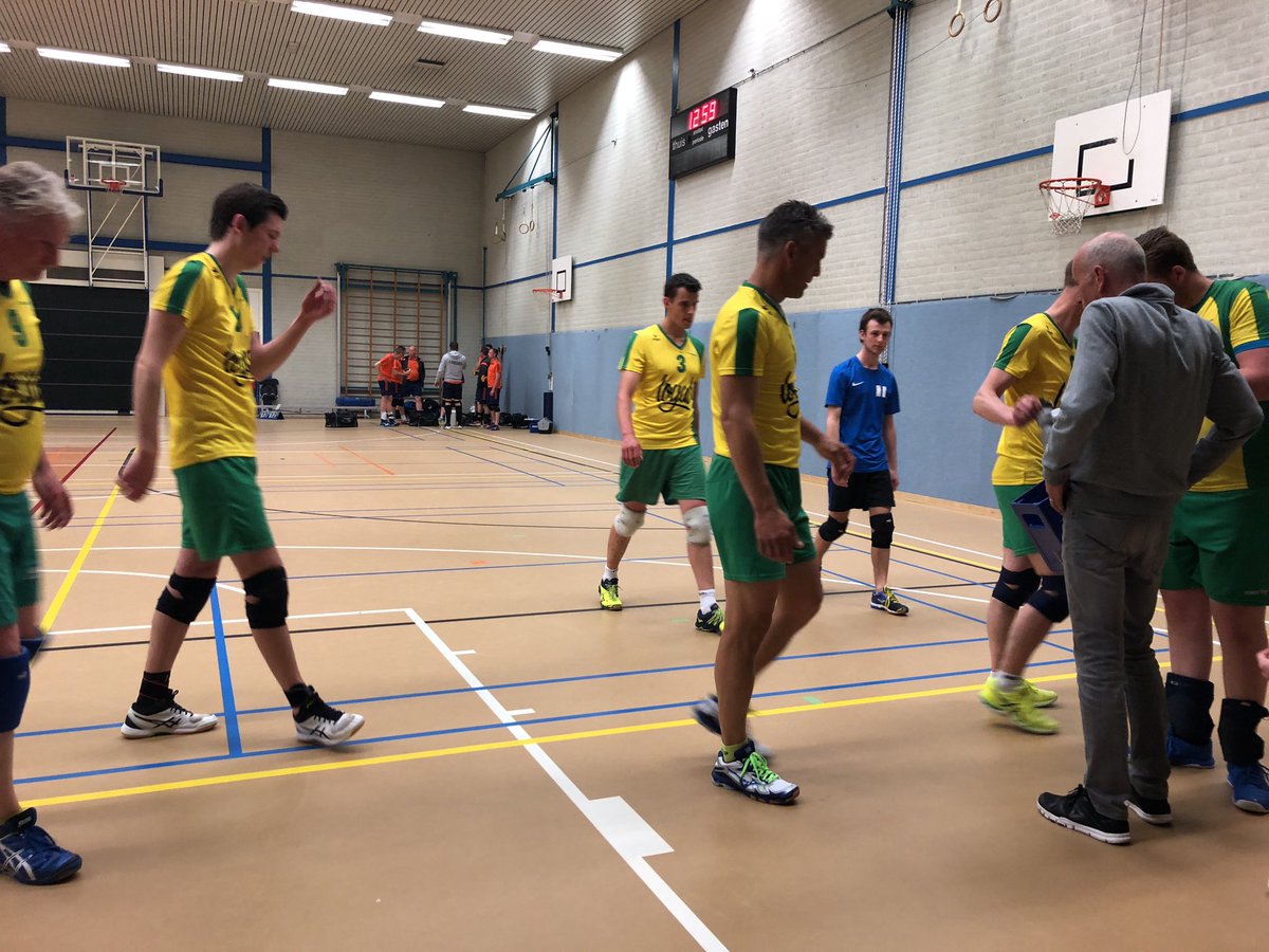 vvatalante's tweet photo. Ook de 2e set wordt binnen gesleept! Nu nog 1 set winnen!! https://t.co/ooTS4l5T8V