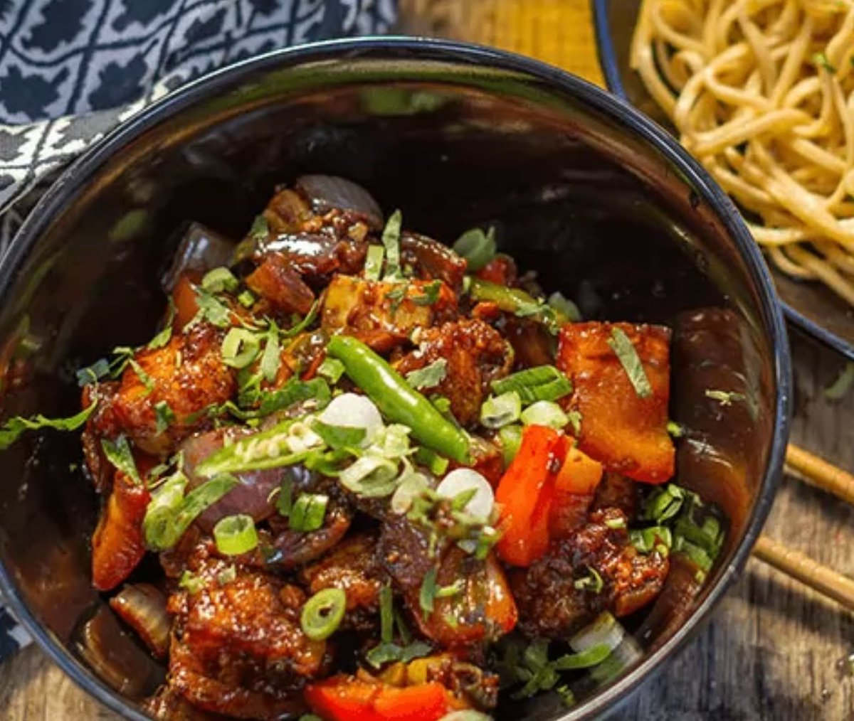 Cooking an Indian banquet at home? <a href="/HariGhotra/">harighotra</a> has some amazing recipes to try. Or follow her #fridaycurryclub. Let us know how you get on!  buff.ly/2HDqy8h #eatlocal #cookedinealing #ealing