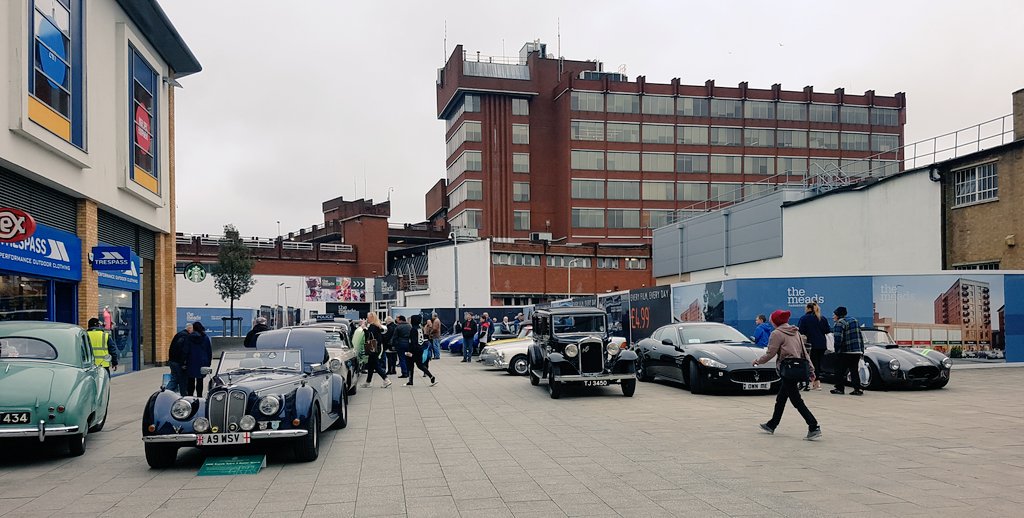 BrynLucas's tweet photo. Enjoyed the random car show in Farnborough town centre as I went for a quick chop and shop.

#cars #motorsports #motoring #History #Historic #Retro https://t.co/UhvpwcnH3Y