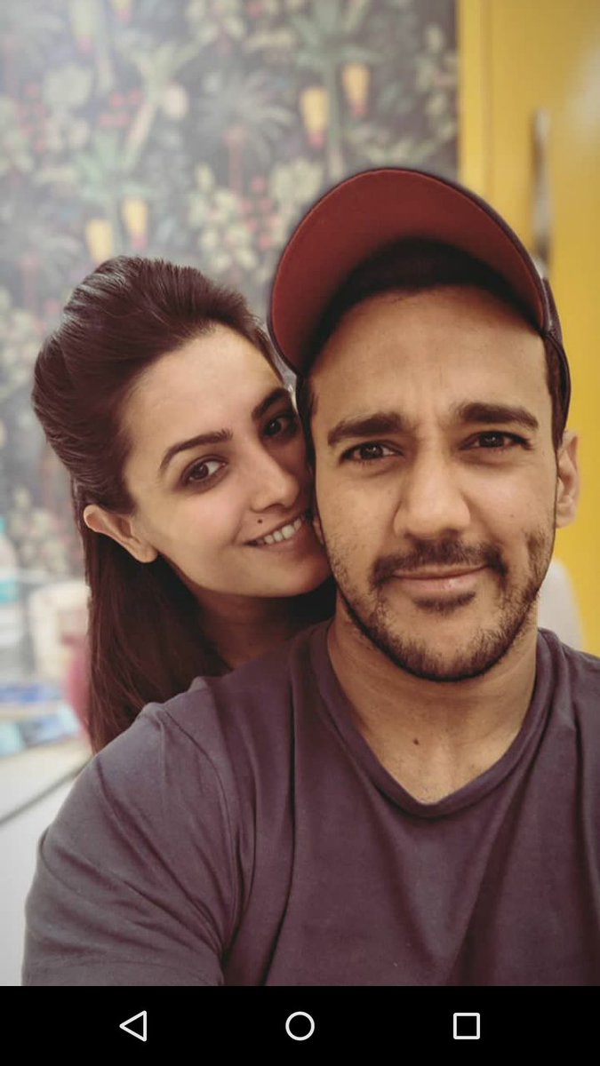 DivekAly's tweet photo. couple goal 😍 😍 @anitahasnandani @rohitredz https://t.co/z42hrA0iS3