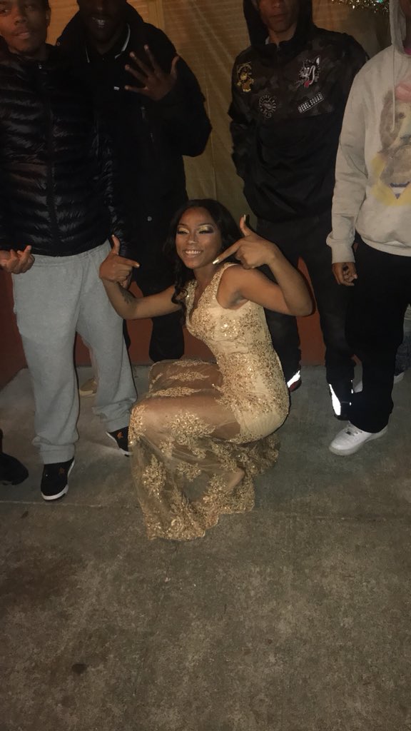 adoreedanii's tweet photo. #daniislays2018🤪😍✨ with my brothers behind me #laneshit https://t.co/tpZdGOb6vp