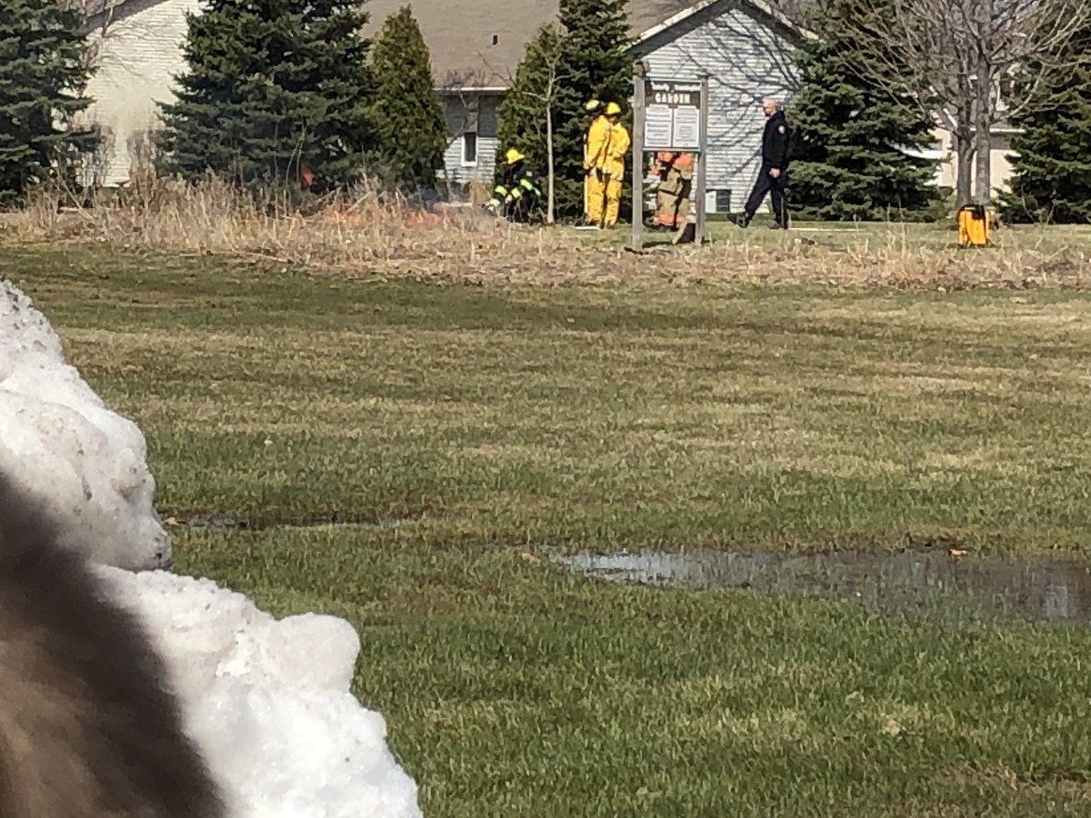 MrsSpierings5's tweet photo. Yesterday, the De Pere fire department completed a controlled burn of our school’s native garden. Did you know that by burning the garden, like a prairie, it helps the plants grow? We learned about the benefits of burning the garden. #Rockonwestwood #wdppride https://t.co/kTG5bk8BiH