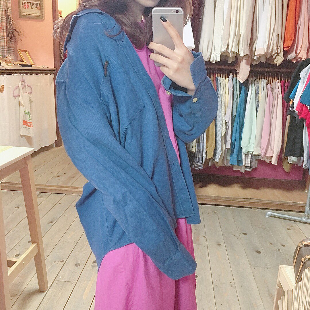 haru_spia's tweet photo. 明日はBiGシャツ入荷👚♡
このゆるだぼ感がたまらない..
ぜひ手にとって見てみてください✌🏻

#spia #古着屋 https://t.co/BeRsBCGqlY