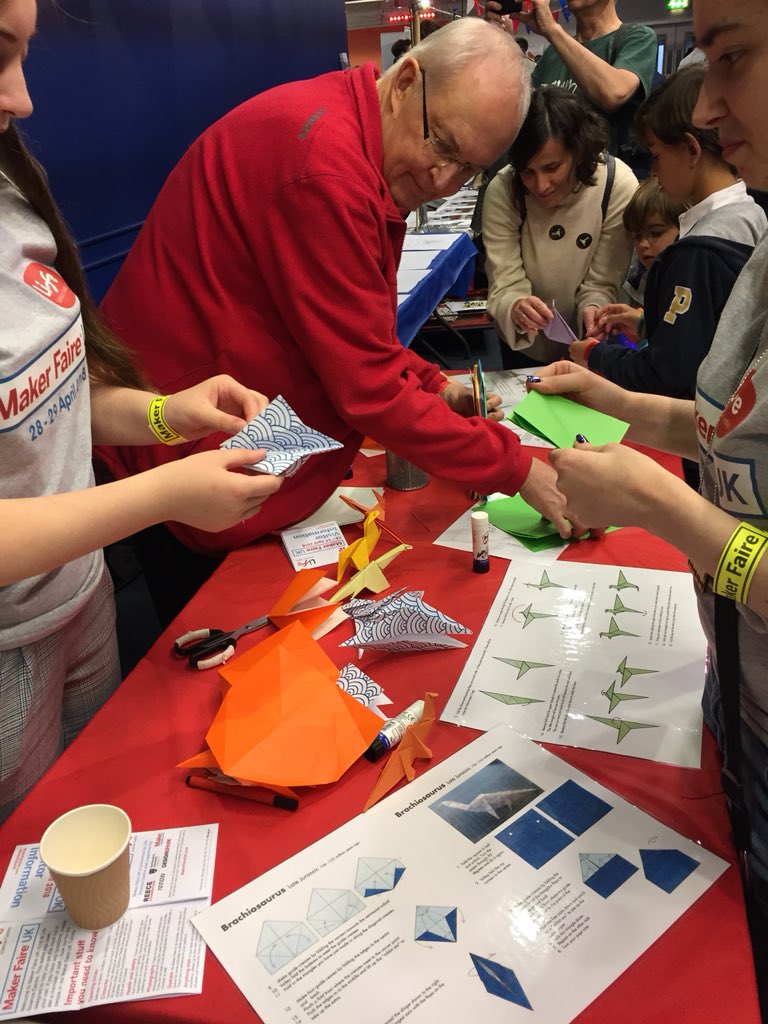 DesignSpark_JP's tweet image. 日本生まれの折り紙、イギリスでも楽しまれてます！ 折り紙恐竜プロジェクト！
#MakerFaireUK