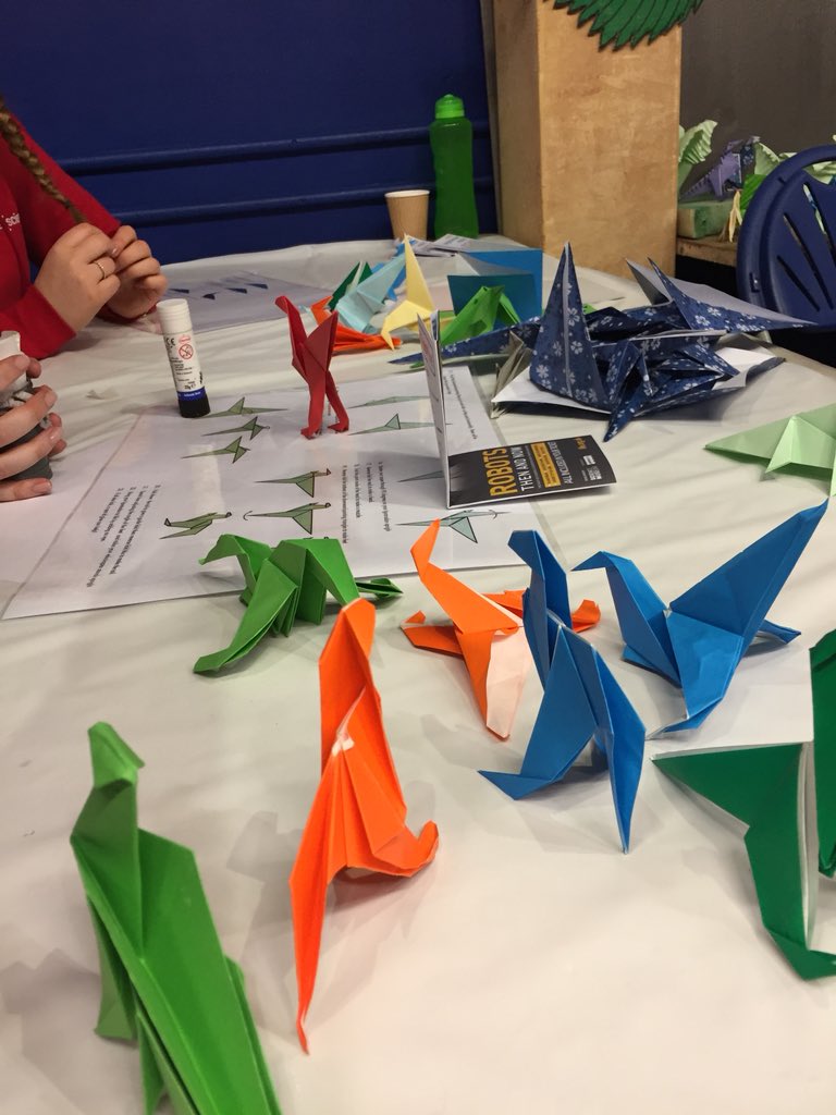DesignSpark_JP's tweet image. 日本生まれの折り紙、イギリスでも楽しまれてます！ 折り紙恐竜プロジェクト！
#MakerFaireUK
